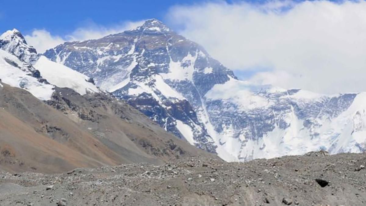 Підкорення Евересту у Minecraft: стрімер піднявся на віртуальну гору