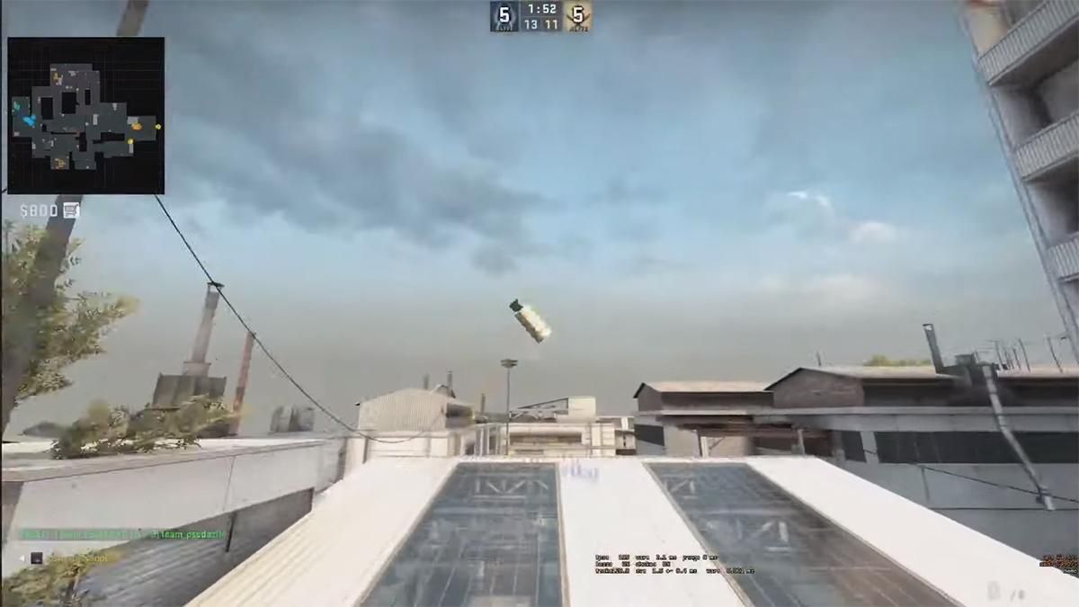 Игрок в CS:GO стал жертвой дымовой гранаты на 5 секунде раунда