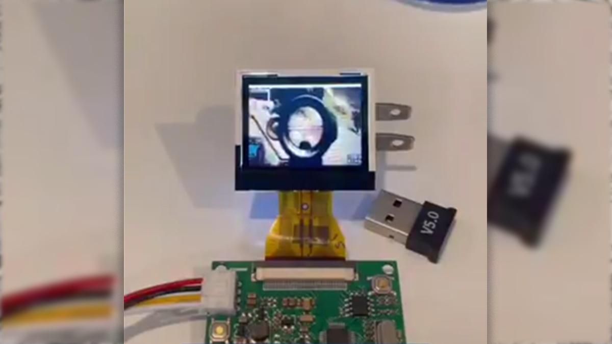 Геймер сыграл в Battlefield 4 на 1-дюймовом дисплее: разработчики предложили ему челлендж Геймер сыграл в Battlefield 4 на 1-дюймовом дисплее: разработчики предложили ему челлендж