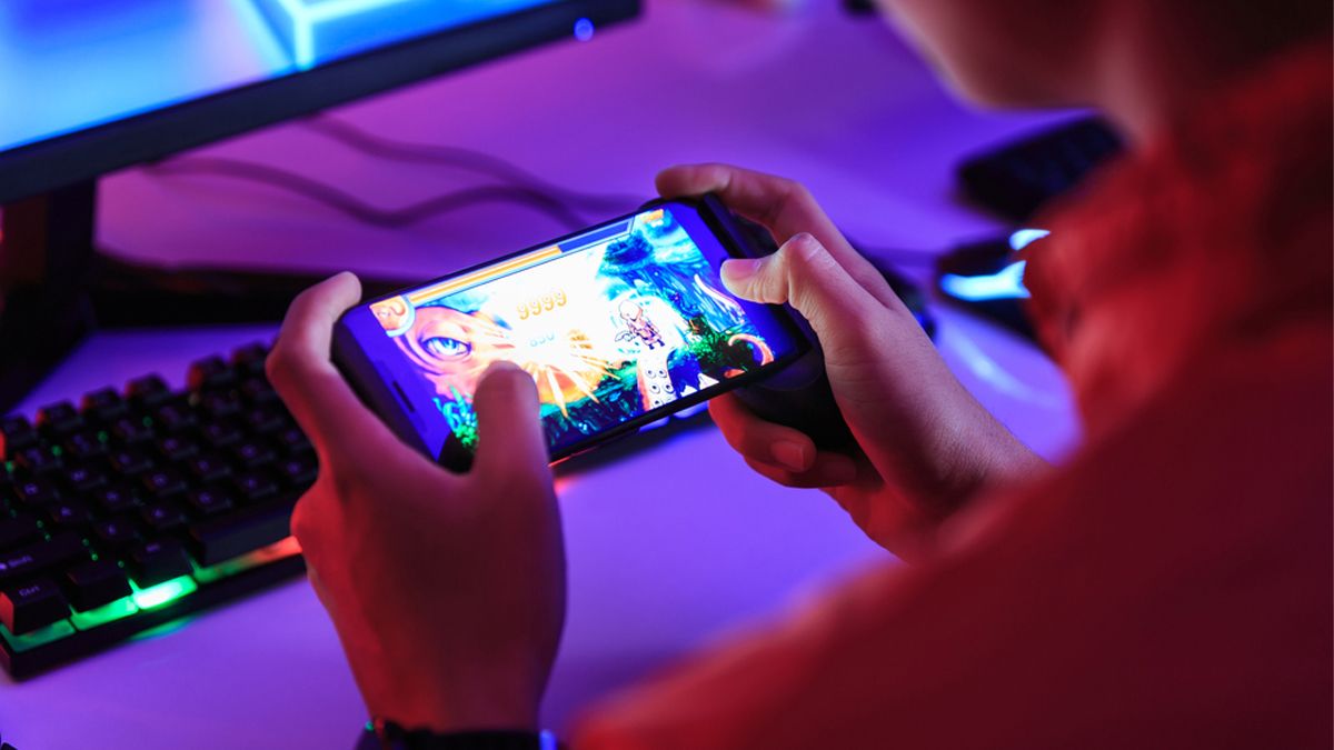 5 мобільних ігор, які допоможуть згаяти час та не розрядять ваш телефон в очікуванні світла - games