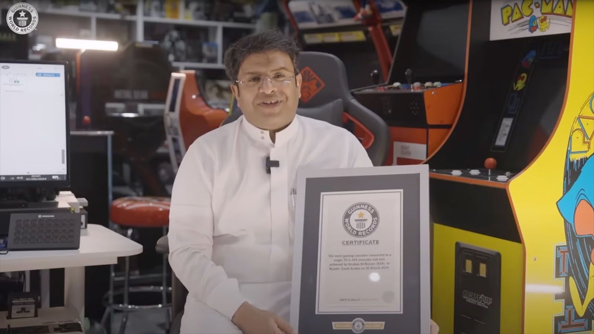 Геймер подключил к одному телевизору рекордное количество консолей Геймер подключил к одному телевизору рекордное количество консолей