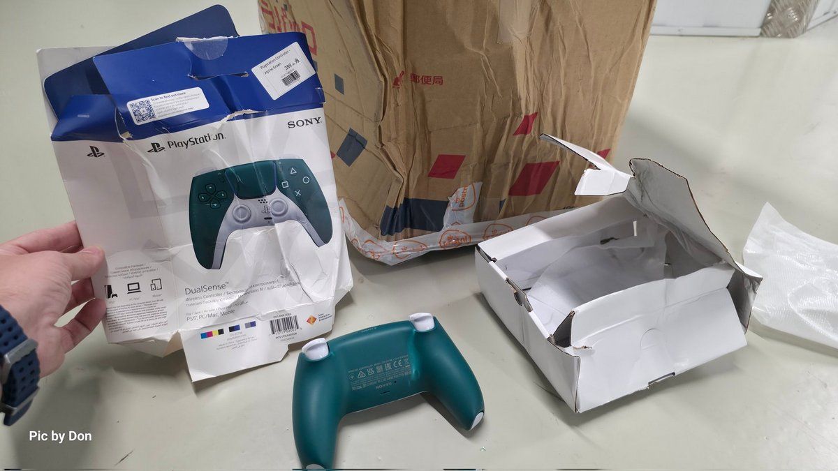 Рідкісний геймпад PS5 за 1300 доларів знищила поштова служба під час доставки Рідкісний геймпад PS5 за 1300 доларів знищила поштова служба під час доставки