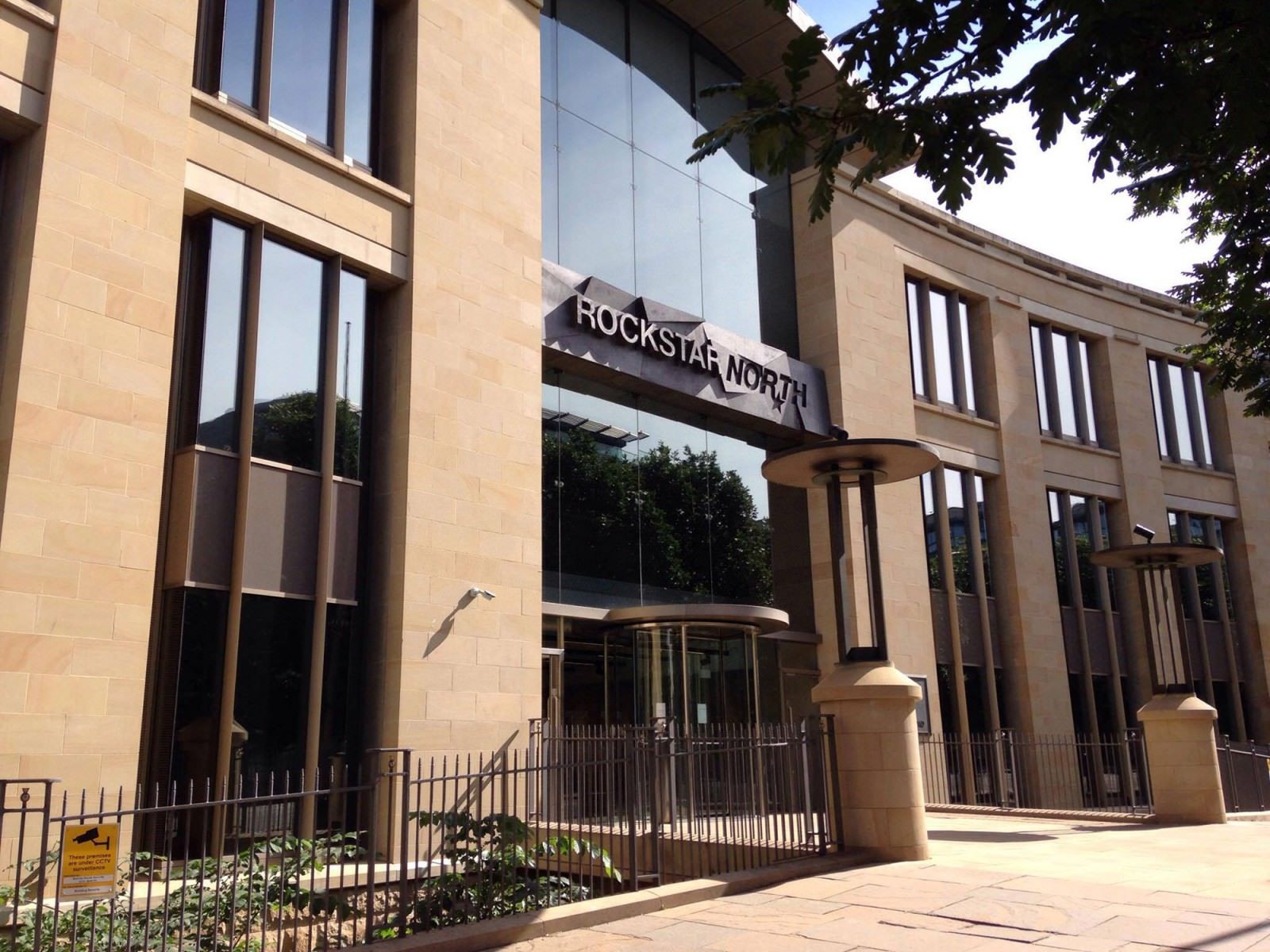 Ютубер навмисно поїхав до Единбурга аби поставити питання розробникам GTA 6 – геймери засудили його вчинок Ютубер навмисно поїхав до Единбурга аби поставити питання розробникам GTA 6 – геймери засудили його вчинок