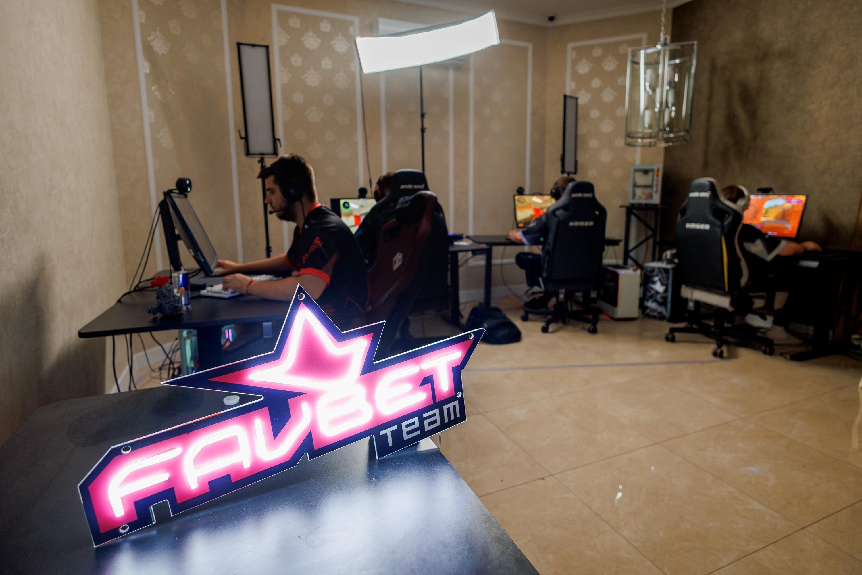 Буткемп Favbet Team – закулисье тренировочного процесса команды по Counter-Strike 2 Буткемп Favbet Team – закулисье тренировочного процесса команды по Counter-Strike 2