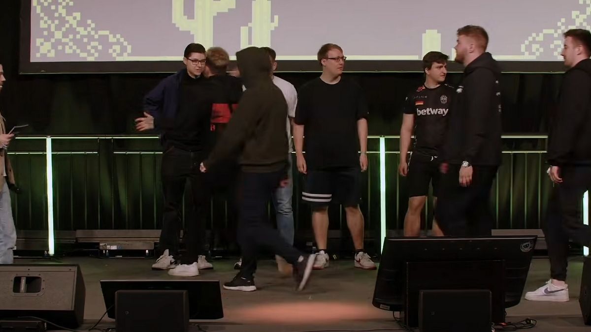 Бан німецького кіберспортсмена MAUschine за удар суперника на турнірі