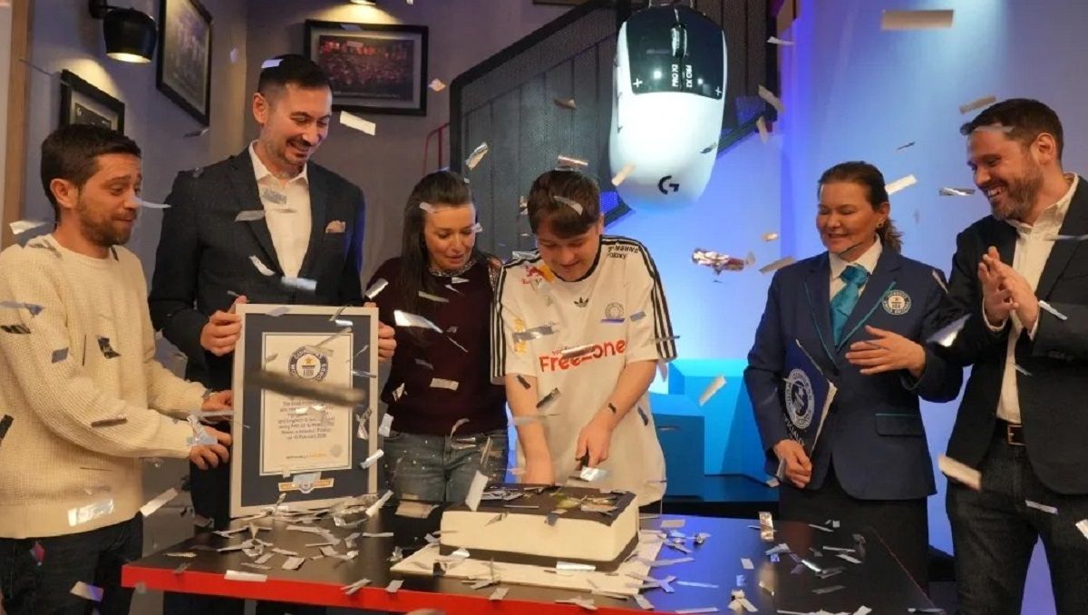 Yiğit "Yigox" Arslan встановив рекорд Гіннеса Yiğit "Yigox" Arslan встановив рекорд Гіннеса